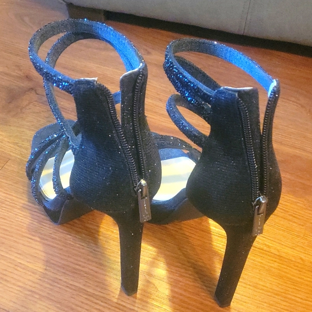 Shoes - Picture 4 of 4